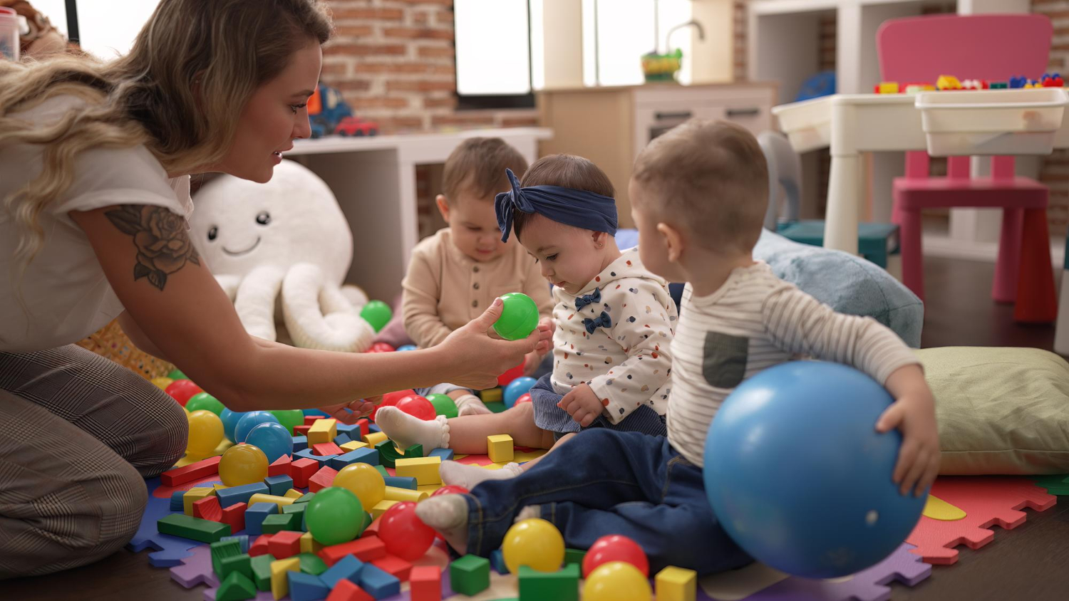 Kinderen spelen samen in de opvang